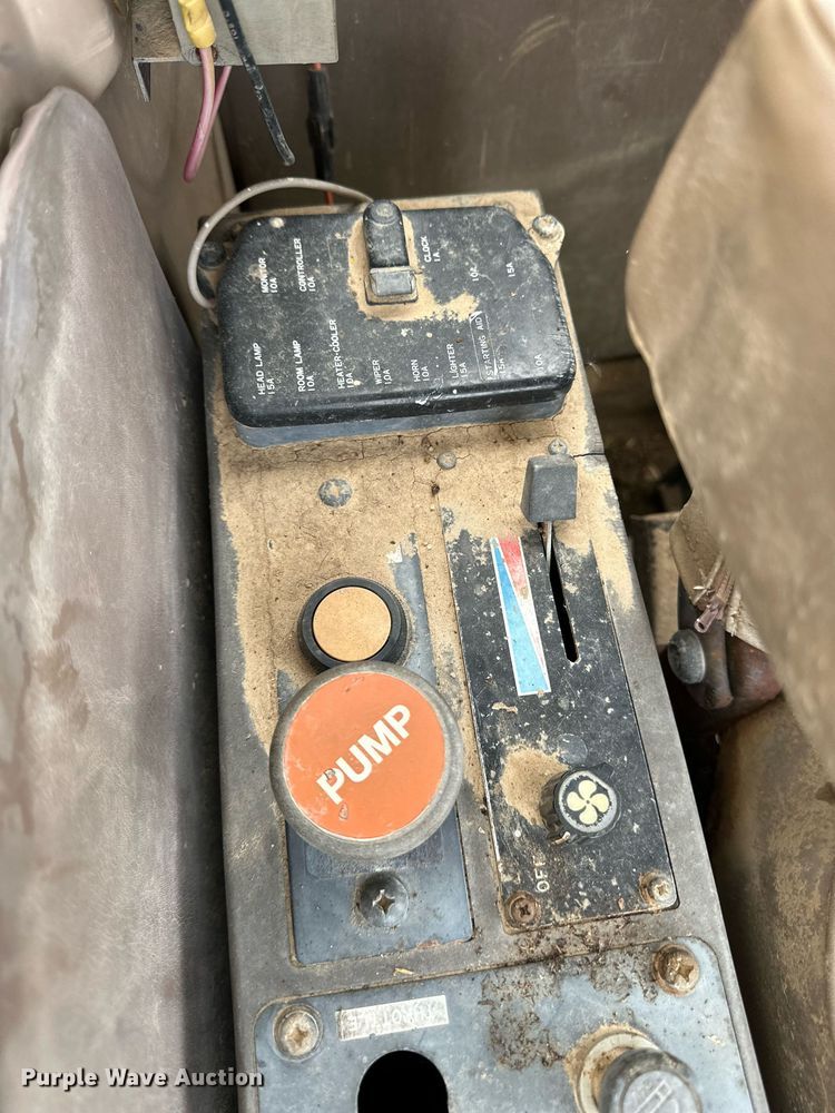 image for item EK9938 1987 John Deere 790D excavator