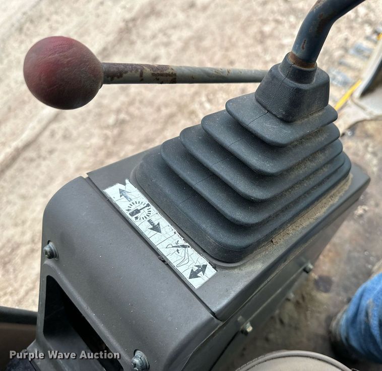 image for item EK9938 1987 John Deere 790D excavator