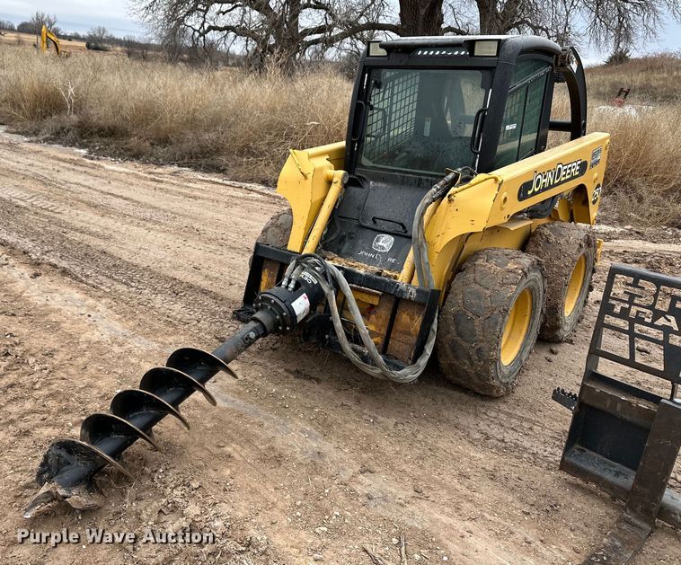 image for item EK9941 2002 John Deere 250 skid steer loader