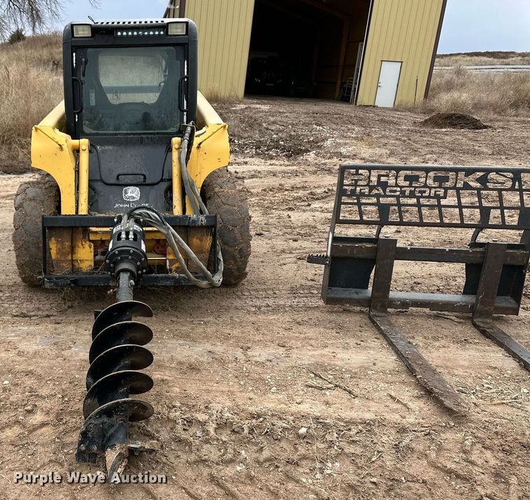 image for item EK9941 2002 John Deere 250 skid steer loader