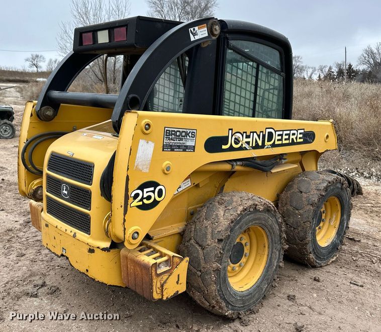 image for item EK9941 2002 John Deere 250 skid steer loader