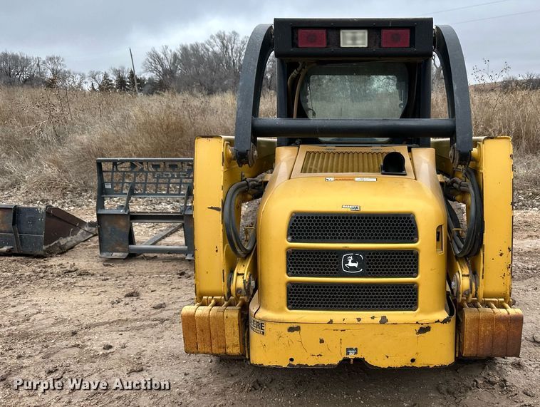 image for item EK9941 2002 John Deere 250 skid steer loader