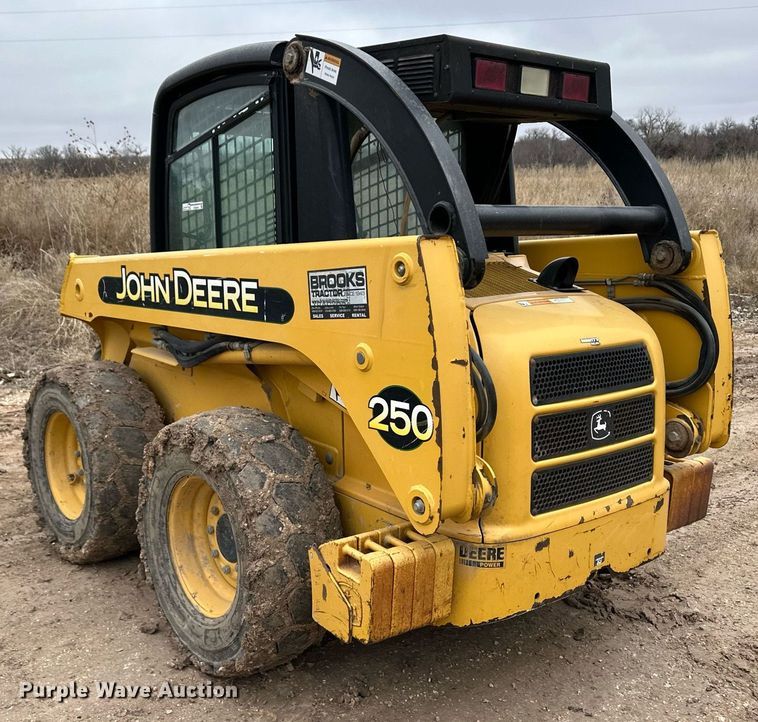 image for item EK9941 2002 John Deere 250 skid steer loader