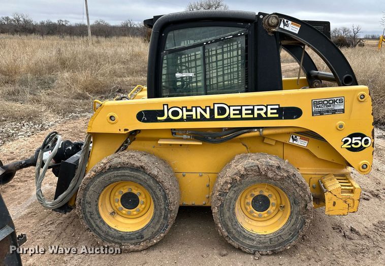 image for item EK9941 2002 John Deere 250 skid steer loader
