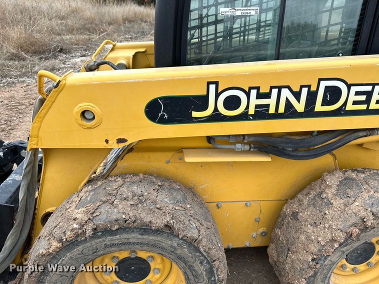 image for item EK9941 2002 John Deere 250 skid steer loader