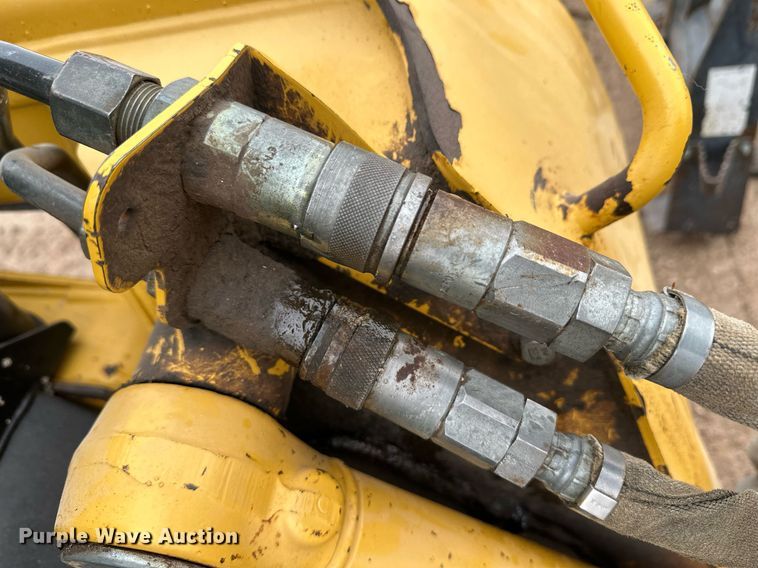 image for item EK9941 2002 John Deere 250 skid steer loader