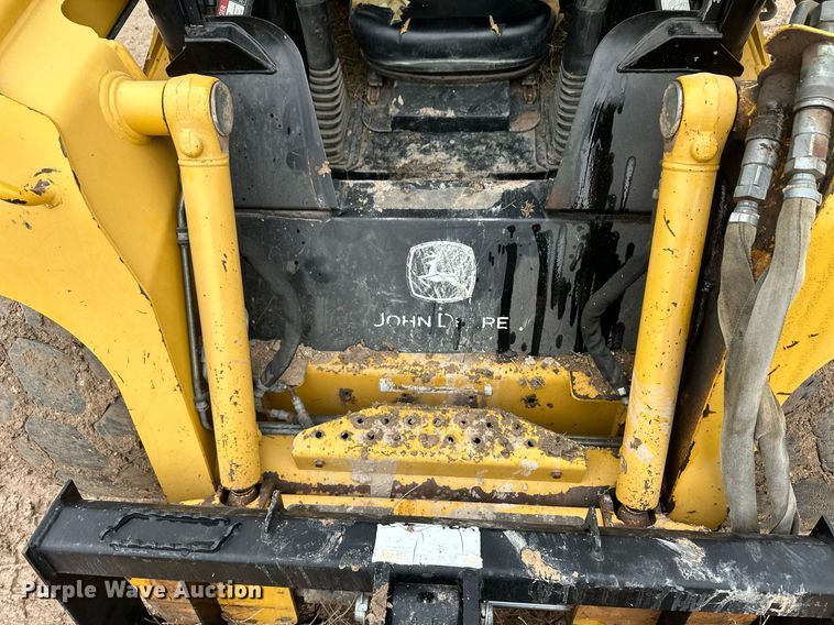 image for item EK9941 2002 John Deere 250 skid steer loader