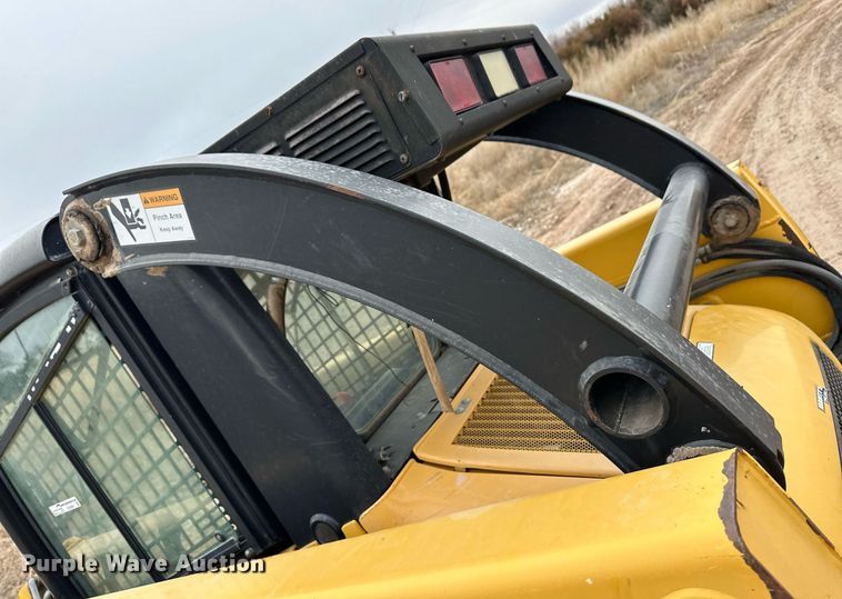 image for item EK9941 2002 John Deere 250 skid steer loader