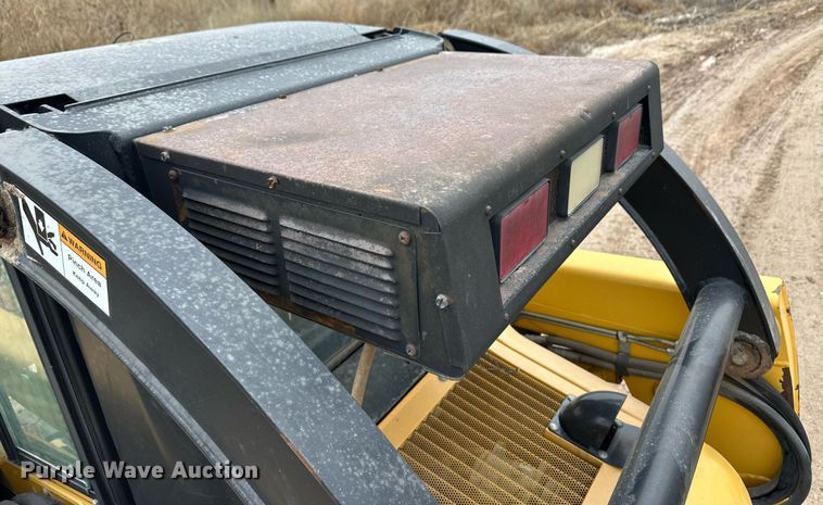 image for item EK9941 2002 John Deere 250 skid steer loader