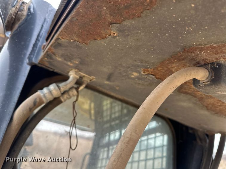 image for item EK9941 2002 John Deere 250 skid steer loader