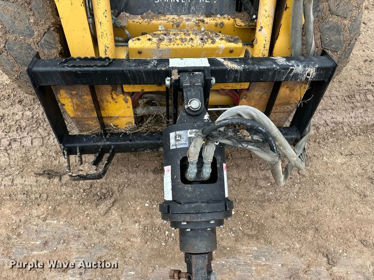 image for item EK9941 2002 John Deere 250 skid steer loader