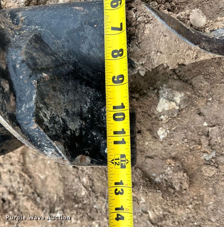 image for item EK9941 2002 John Deere 250 skid steer loader