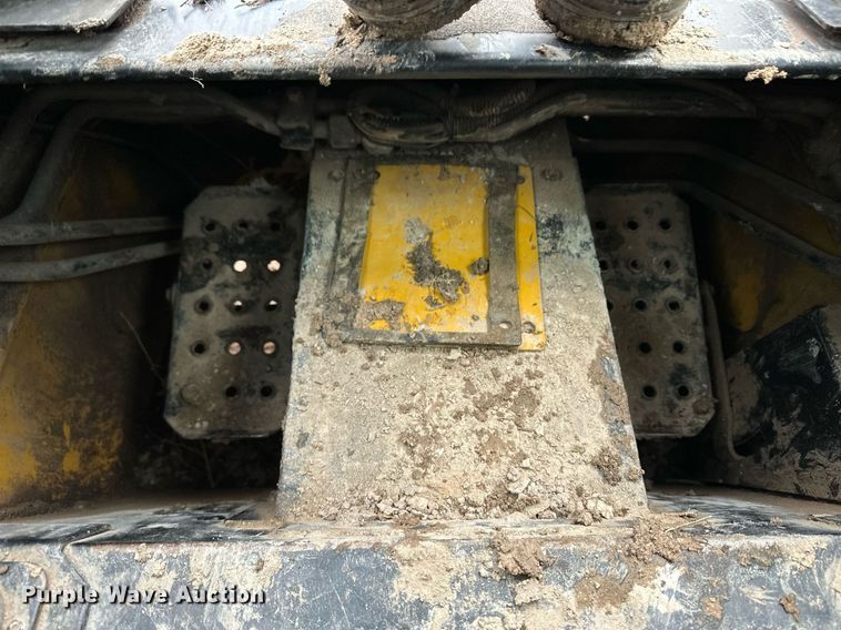 image for item EK9941 2002 John Deere 250 skid steer loader