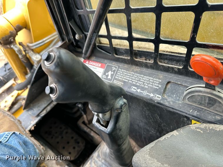 image for item EK9941 2002 John Deere 250 skid steer loader