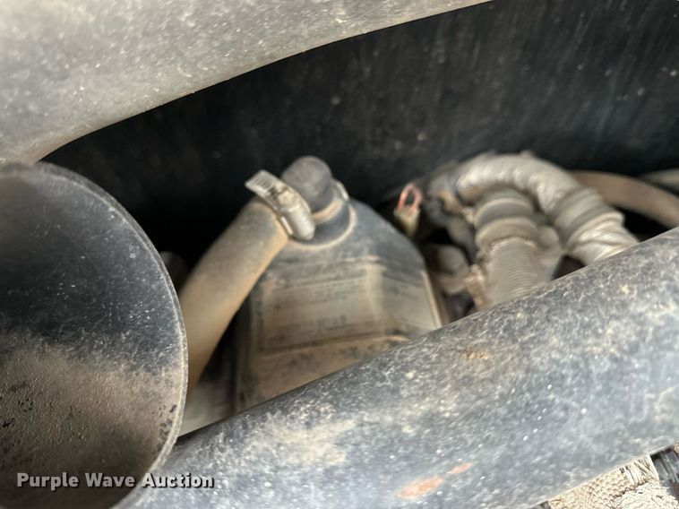 image for item EK9941 2002 John Deere 250 skid steer loader