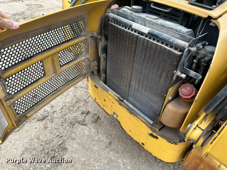 image for item EK9941 2002 John Deere 250 skid steer loader