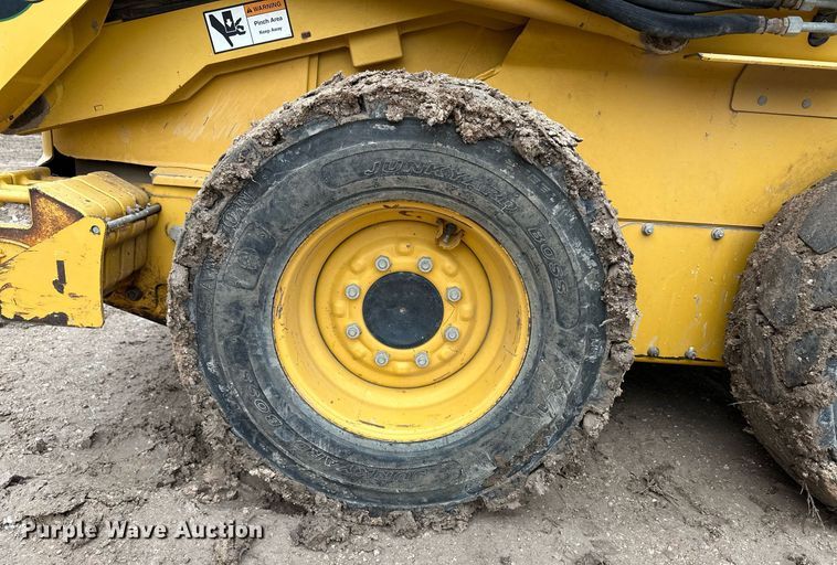 image for item EK9941 2002 John Deere 250 skid steer loader