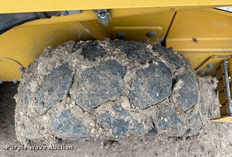 image for item EK9941 2002 John Deere 250 skid steer loader