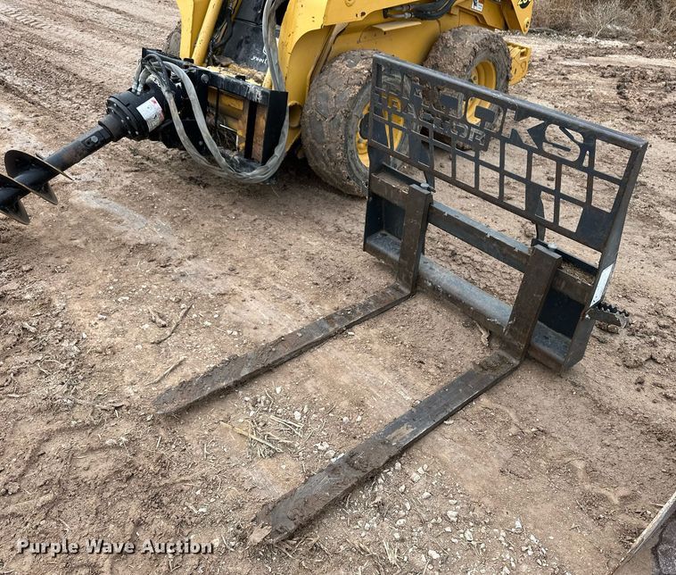 image for item EK9941 2002 John Deere 250 skid steer loader