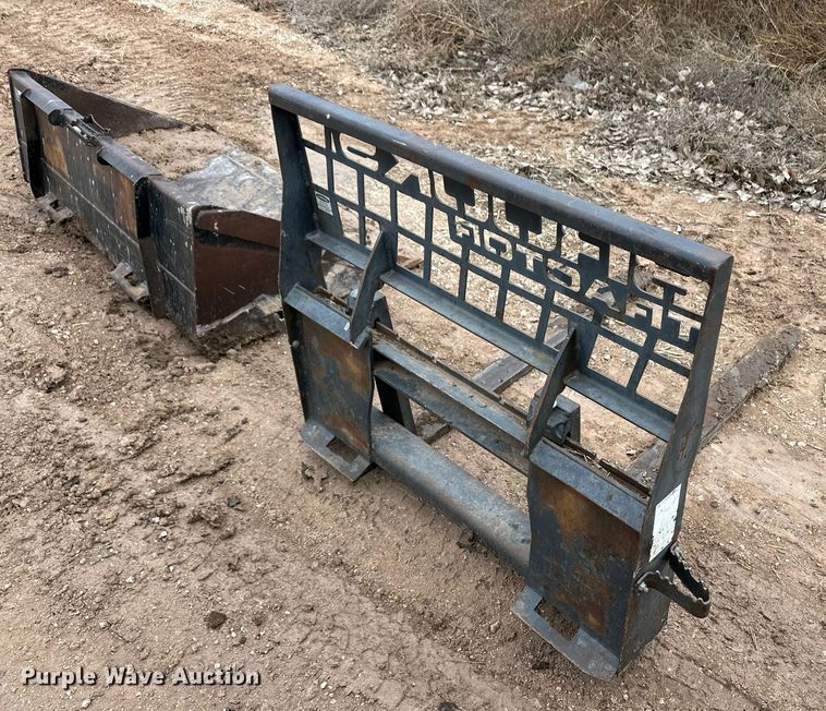 image for item EK9941 2002 John Deere 250 skid steer loader