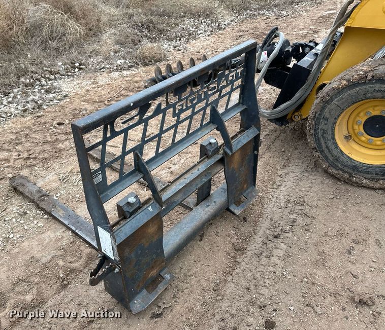 image for item EK9941 2002 John Deere 250 skid steer loader