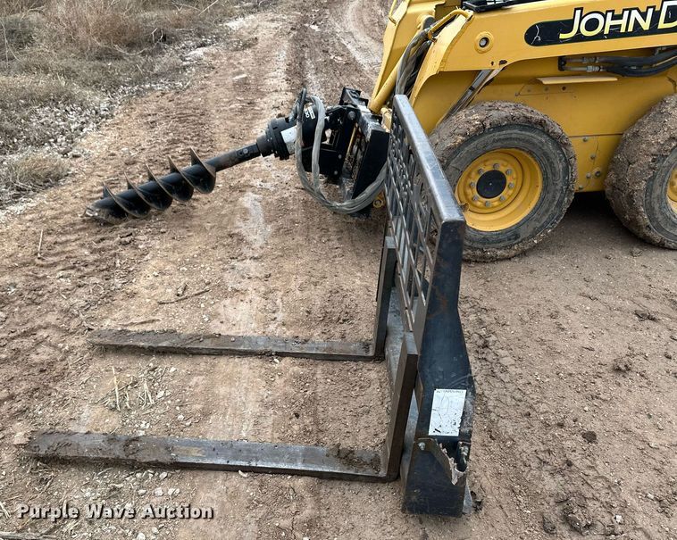 image for item EK9941 2002 John Deere 250 skid steer loader