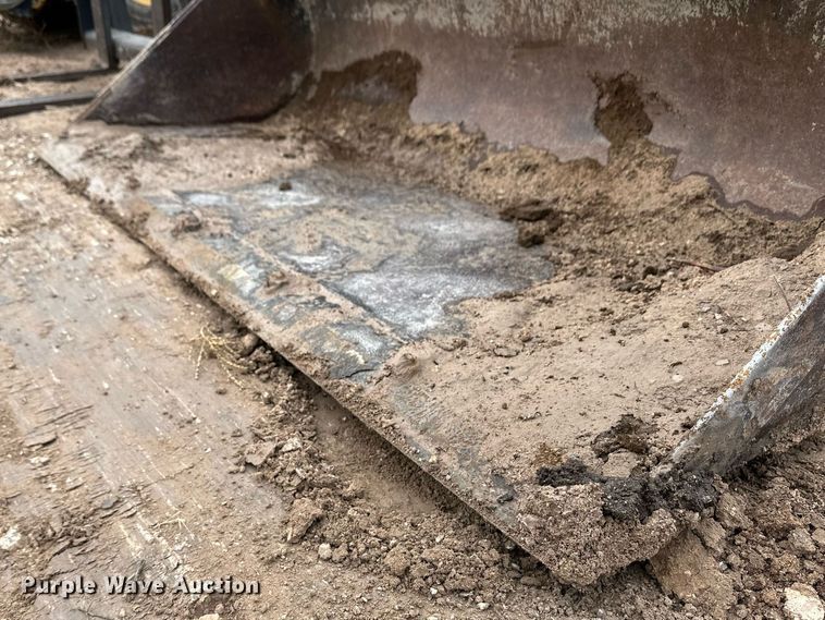 image for item EK9941 2002 John Deere 250 skid steer loader