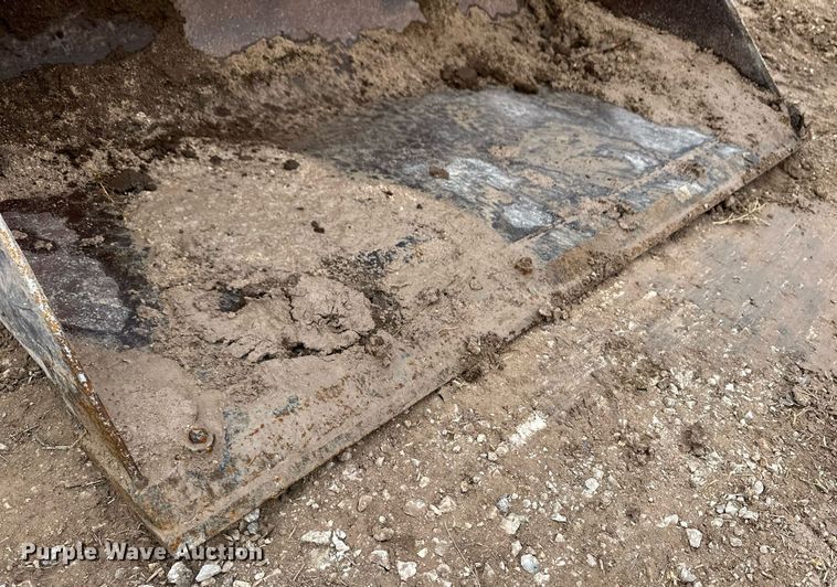 image for item EK9941 2002 John Deere 250 skid steer loader