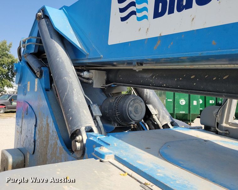 image for item IQ9943 2012 Genie GTH1056 telehandler