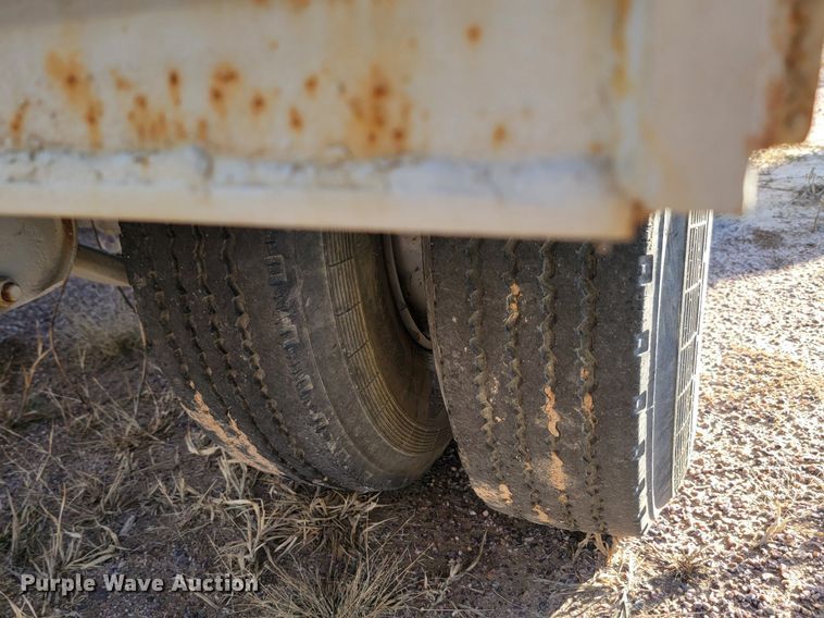 image for item JG9641 1994 Landoll tilt deck equipment trailer