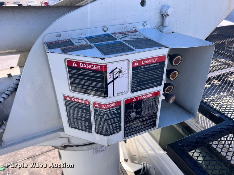 image for item JT9029 2013 International  DuraStar 4300 forestry bucket truck