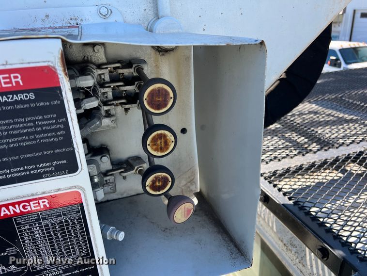 image for item JT9029 2013 International  DuraStar 4300 forestry bucket truck