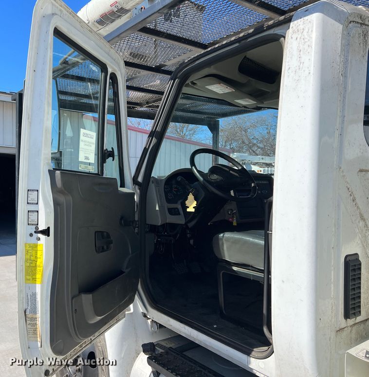 image for item JT9029 2013 International  DuraStar 4300 forestry bucket truck