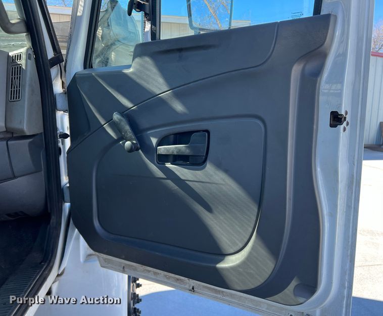 image for item JT9029 2013 International  DuraStar 4300 forestry bucket truck