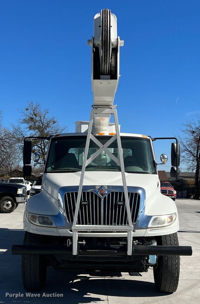 image for item JT9030 2013 International  4300  bucket truck