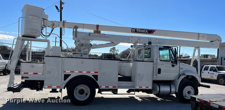 image for item JT9030 2013 International  4300  bucket truck