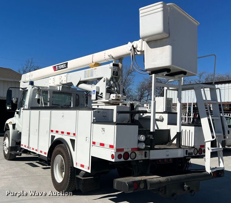 image for item JT9030 2013 International  4300  bucket truck