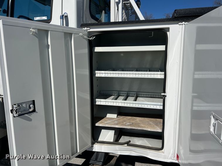 image for item JT9030 2013 International  4300  bucket truck