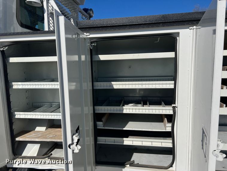 image for item JT9030 2013 International  4300  bucket truck