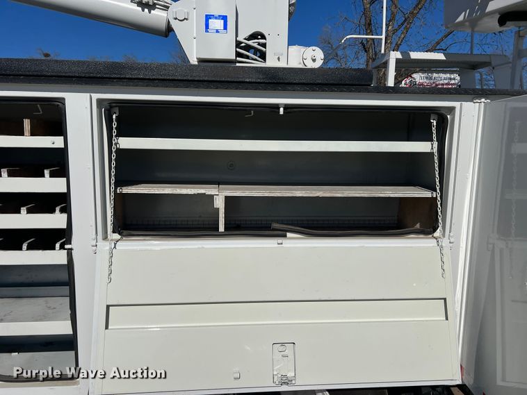 image for item JT9030 2013 International  4300  bucket truck