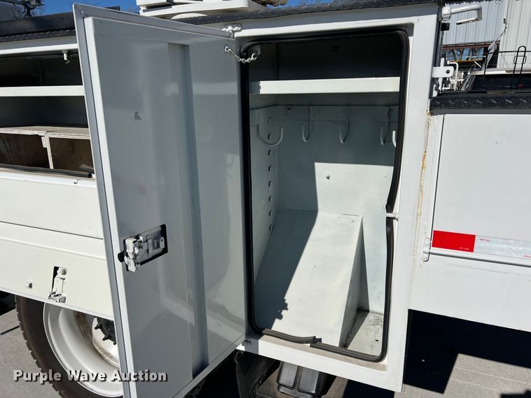 image for item JT9030 2013 International  4300  bucket truck