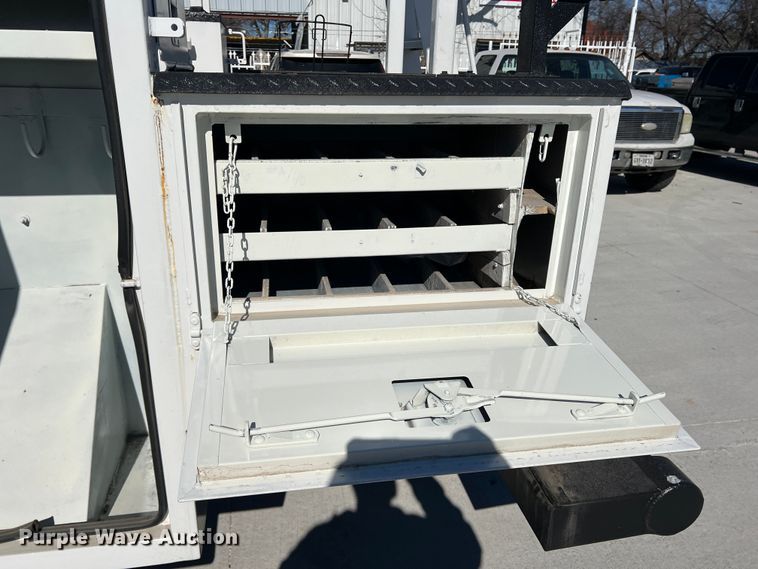 image for item JT9030 2013 International  4300  bucket truck