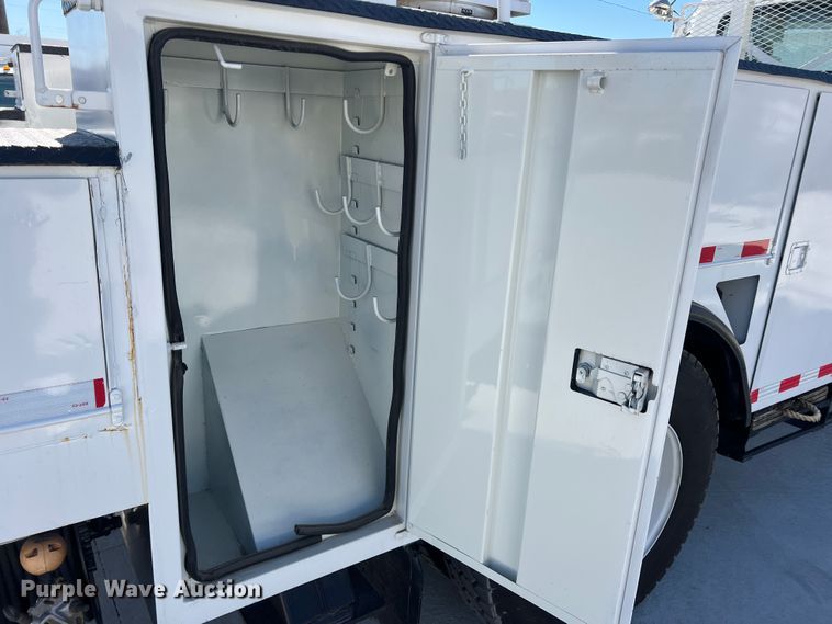 image for item JT9030 2013 International  4300  bucket truck