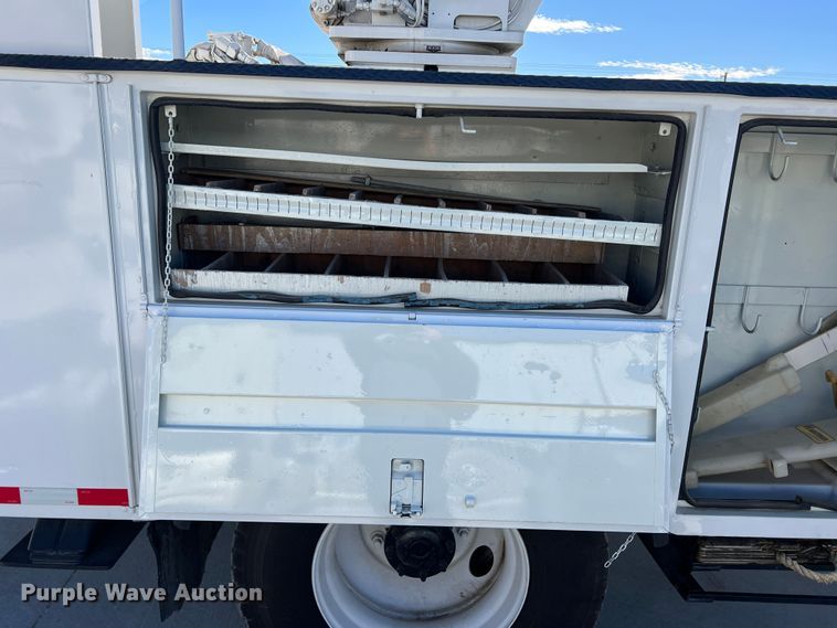 image for item JT9030 2013 International  4300  bucket truck