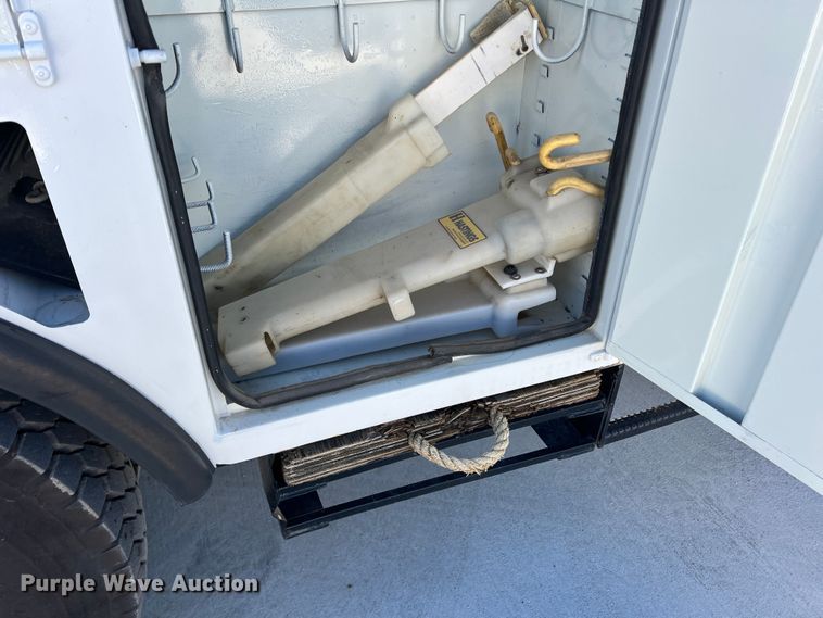 image for item JT9030 2013 International  4300  bucket truck