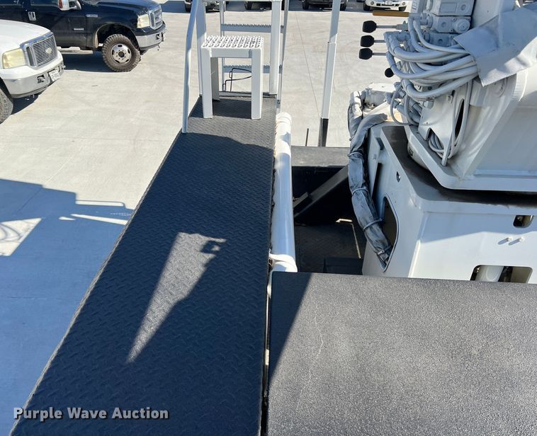 image for item JT9030 2013 International  4300  bucket truck