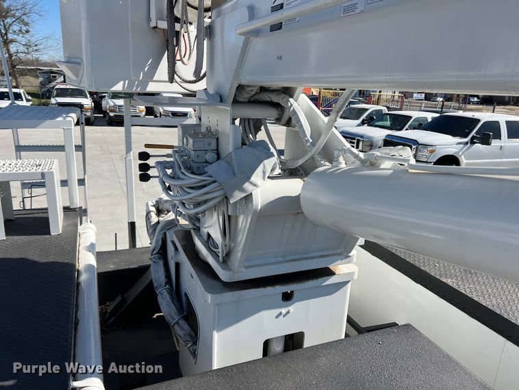 image for item JT9030 2013 International  4300  bucket truck