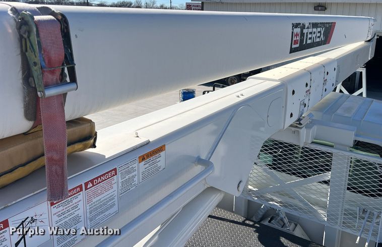 image for item JT9030 2013 International  4300  bucket truck