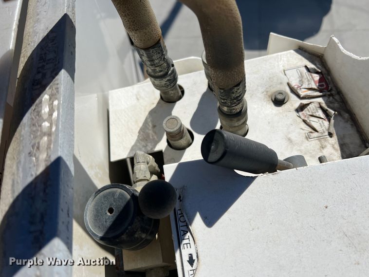 image for item JT9030 2013 International  4300  bucket truck