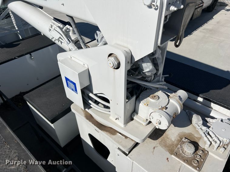 image for item JT9030 2013 International  4300  bucket truck